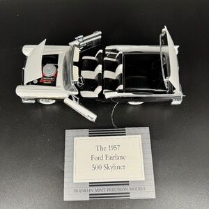 Franklin Mint 1957 Ford Convertible Fairlane Skyliner 500 1:24 Scale
